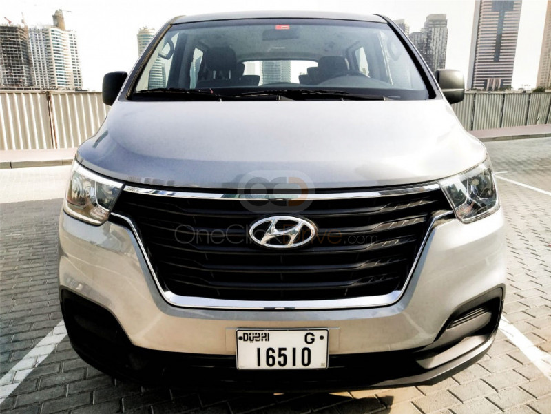 Huur Zilver Hyundai 2020 auto in Dubai: Dagbasis in