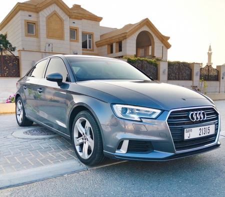Audi A3 2017 for rent in دبي
