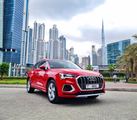 Audi Q3 2022 for rent in دبي