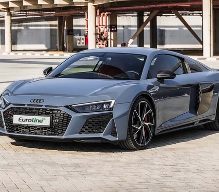 Audi R8 Coupe 2022 for rent in الشارقة