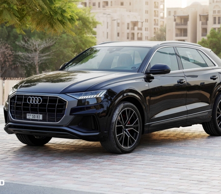 Audi Q8 2021 for rent in دبي