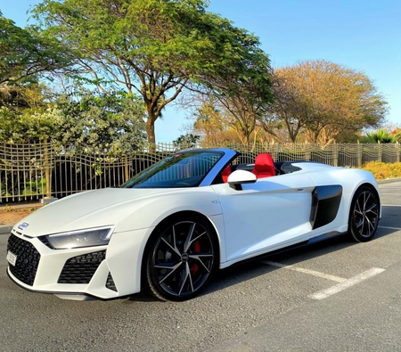 Audi R8 Spyder 2021 for rent in 迪拜