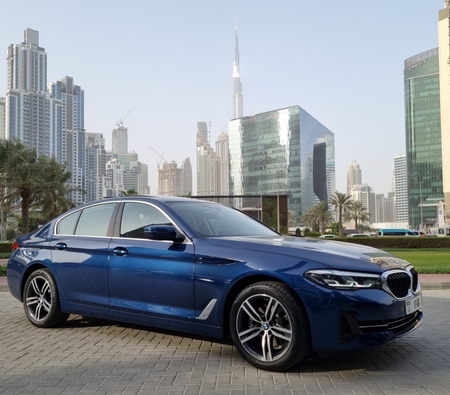 BMW 520i 2023 for rent in 迪拜