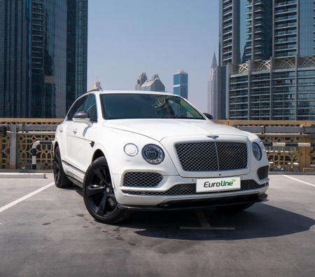 Bentley Bentayga 2019 for rent in عجمان