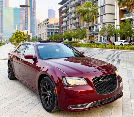 Chrysler 300C 2020 for rent in دبي
