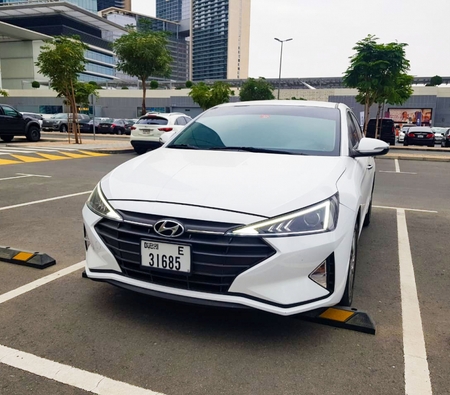 Hyundai Elantra 2019 for rent in 迪拜