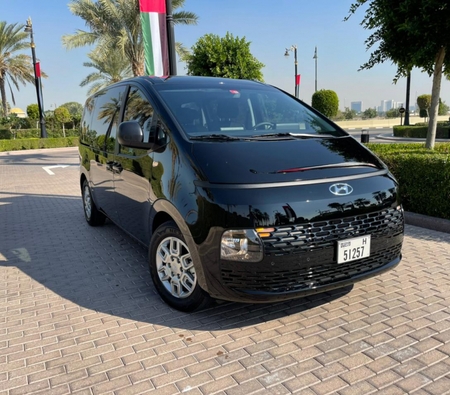Hyundai Staria 11S 2022 for rent in دبي