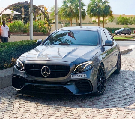 Mercedes Benz E300 2017 for rent in دبي