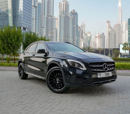 Mercedes Benz GLA 250 2020 for rent in دبي
