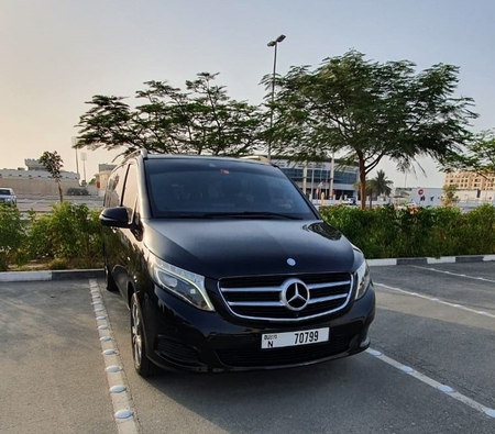 Mercedes Benz V250 2017 for rent in دبي