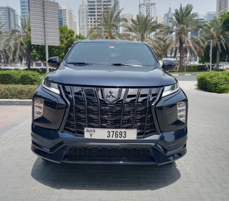 Mitsubishi Montero Sport Signature Edition 2022 for rent in Dubaï
