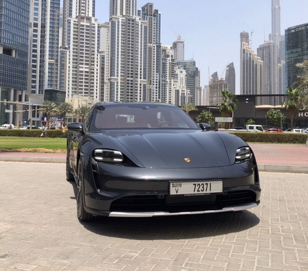 Porsche Taycan 4 Cross Turismo 2022 for rent in دبي