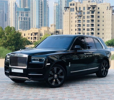 Rolls Royce Cullinan Black Badge 2020 for rent in 拉斯海马