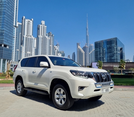 Toyota Prado 2022 for rent in Абу Даби