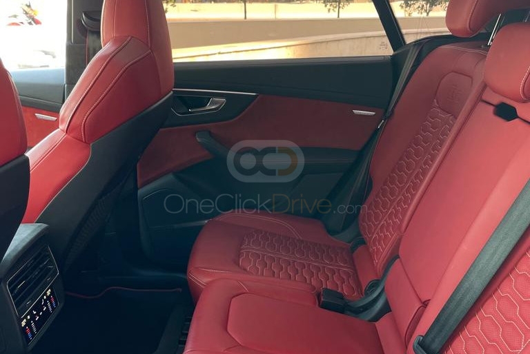 gris Audi RS Q8 2022