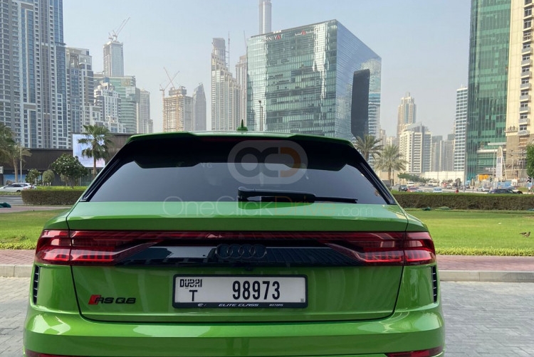 Yeşil Audi RS Q8 2021