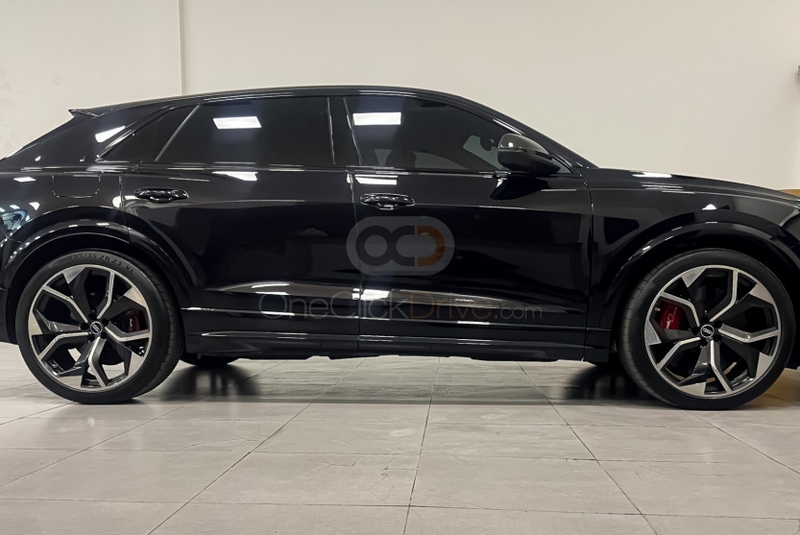 Black Audi RS Q8 2020