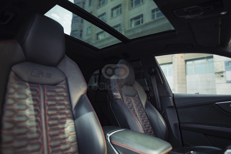 Gri Audi RS Q8 2022