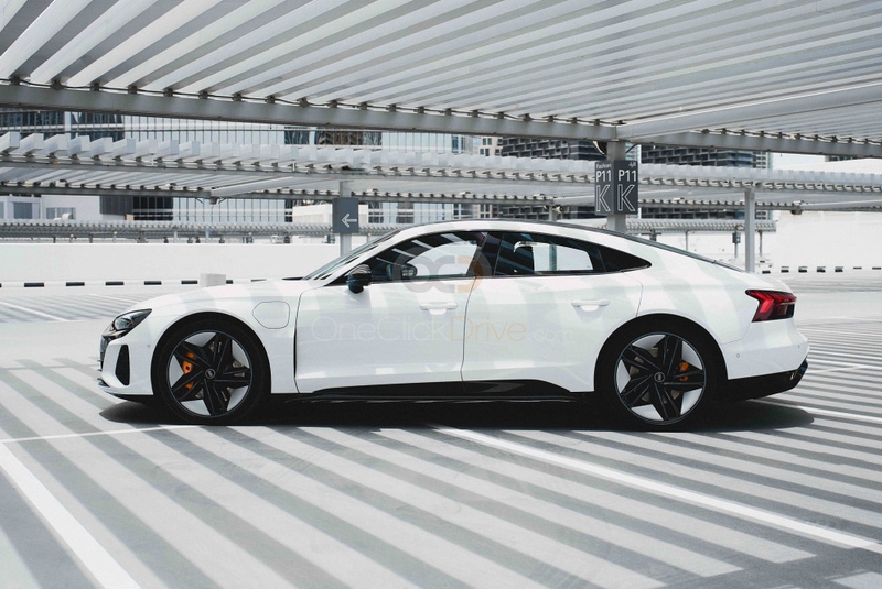 Beyaz Audi RS e-tron GT 2022