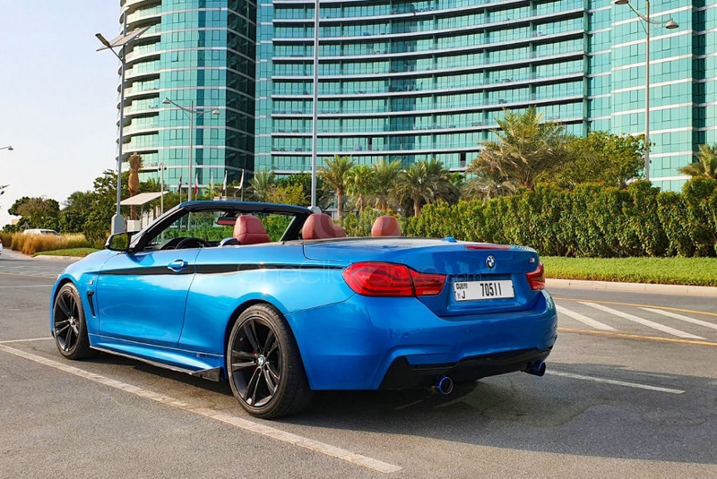 Mavi BMW 430i Dönüştürülebilir M-Kiti 2018