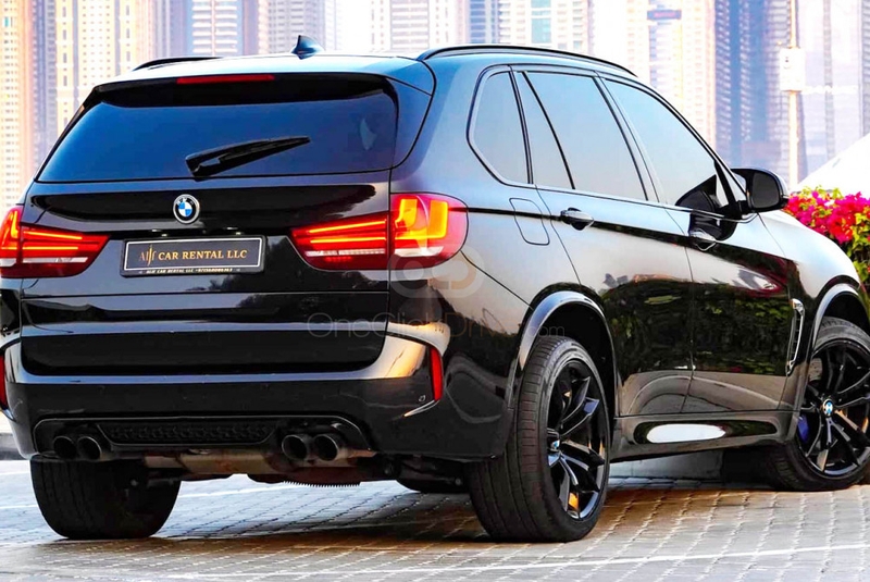 Siyah BMW X5 M Güç 2017