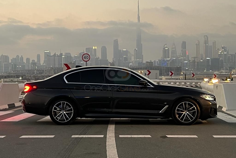 Black BMW 520i 2021
