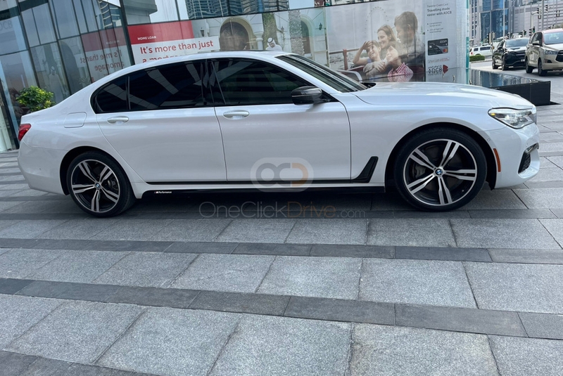 White BMW 750Li 2019