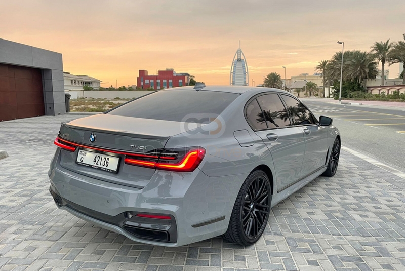 Gray BMW 750Li 2020
