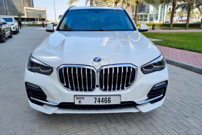 White BMW X5 2019