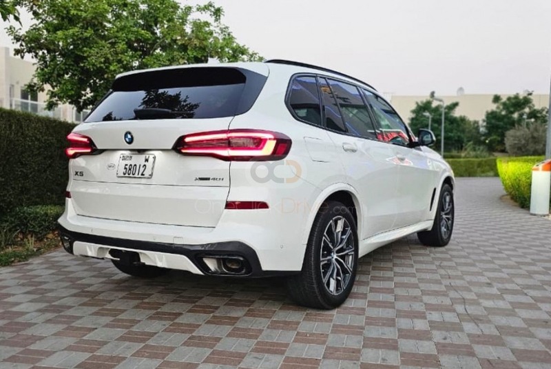 White BMW X5 2023