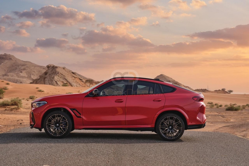 rood BMW X6 M Competitie 2022