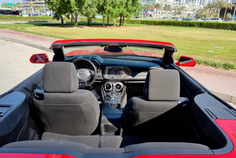 红色的 雪佛兰 Camaro RS Convertible V4 2020
