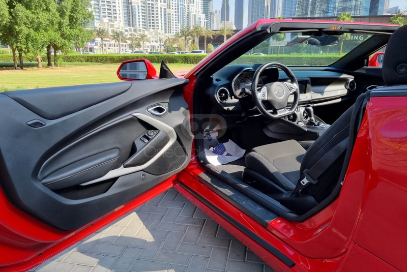 红色的 雪佛兰 Camaro RS Convertible V4 2020