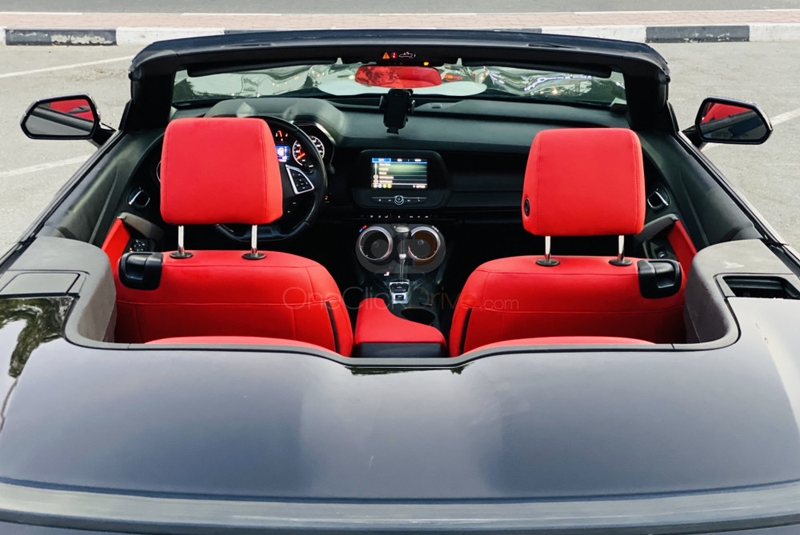 黑色的 雪佛兰 Camaro RS 敞篷 V6 2019