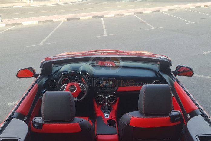 红色的 雪佛兰 Camaro ZL1 敞篷 V8 2019
