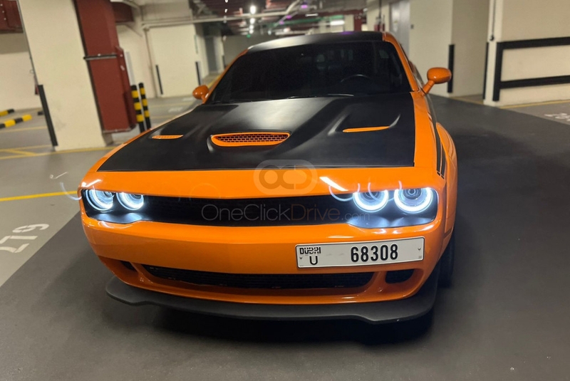 Orange Dodge Challenger RT V8 2021
