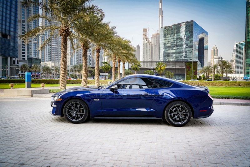 Blue Ford Mustang EcoBoost Coupe V4 2020