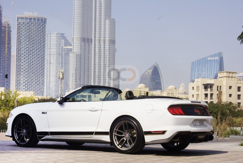 White Ford Mustang EcoBoost Convertible V4 2019