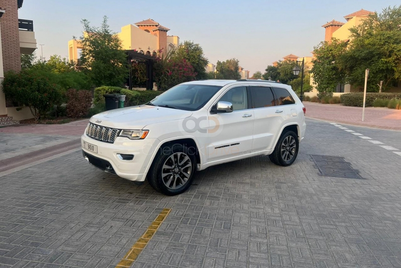 White Jeep Grand Cherokee 2019