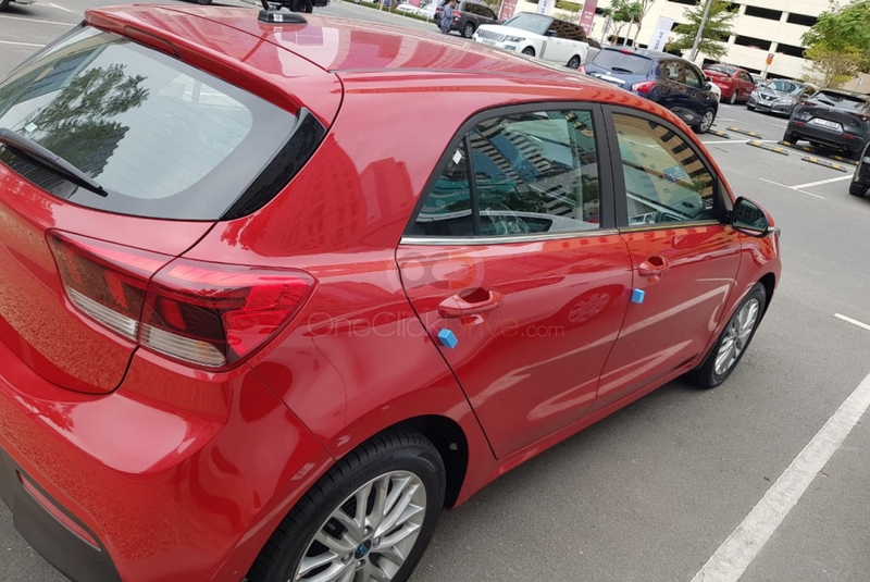 Rosso anatra Rio Hatchback 2020