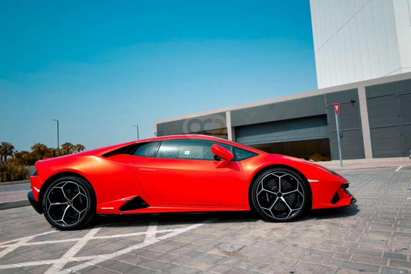 Orange Lamborghini Huracán Evo Coupé 2021
