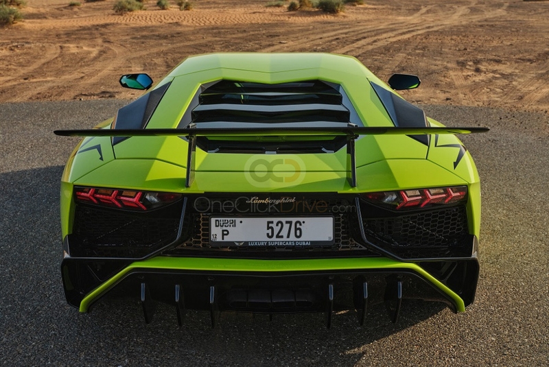 Verde claro Lamborghini Aventador Coupe LP700 2018