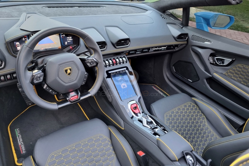 Bianco Lamborghini Huracan Evo Spyder 2022