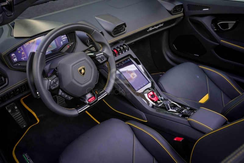 Blu Lamborghini Huracan Evo Spyder 2022