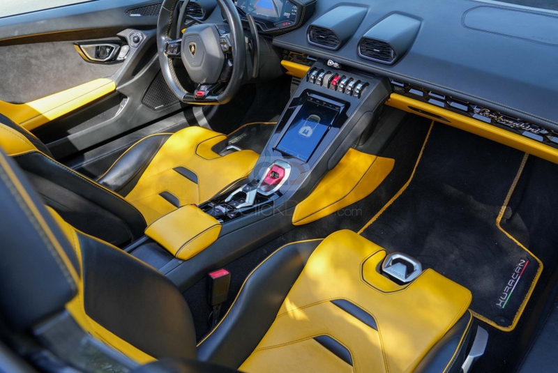 Blue Lamborghini Huracan Evo Spyder 2023