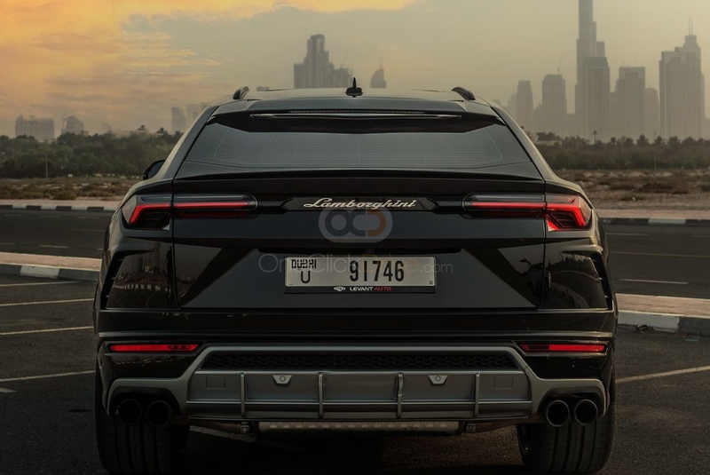 Siyah Lamborghini Urus İnci Kapsül 2021
