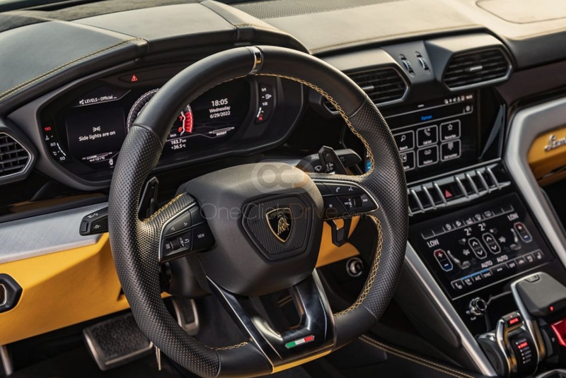 zwart Lamborghini Urus Pearl-capsule 2021