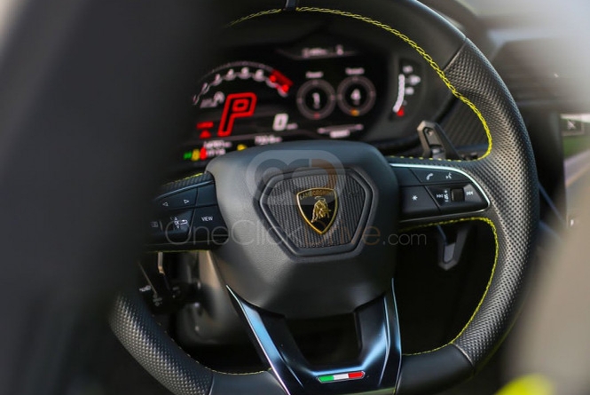 Black Lamborghini Urus Pearl Capsule 2022
