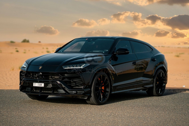 Black Lamborghini Urus 2021