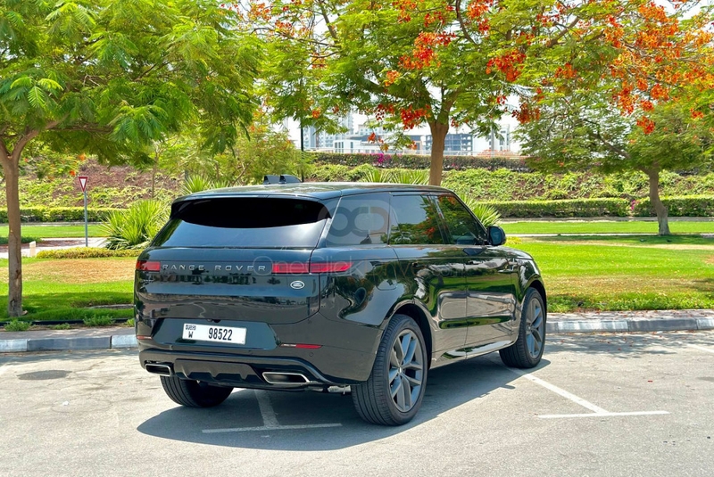 Black Land Rover Range Rover Sport Dynamic 2023